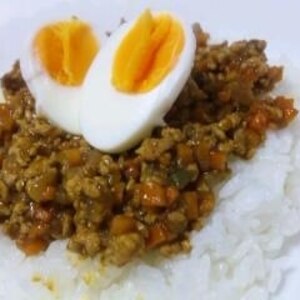 食欲そそる♪野菜たっぷりドライカレー